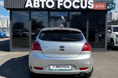 Хэтчбек Kia Ceed 2008 в 