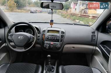 Хэтчбек Kia Ceed 2007 в 