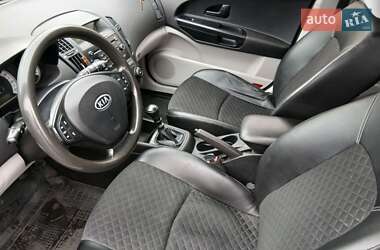 Хэтчбек Kia Ceed 2007 в 