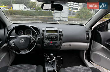 Хэтчбек Kia Ceed 2007 в 
