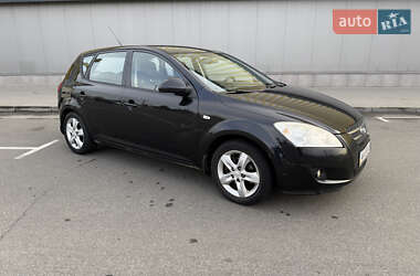 Хэтчбек Kia Ceed 2008 в 