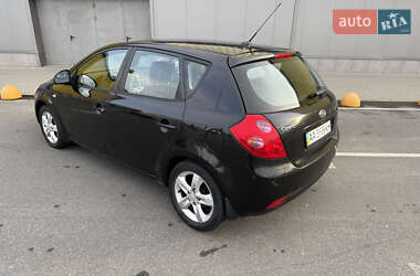Хэтчбек Kia Ceed 2008 в 