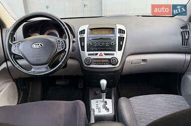 Хэтчбек Kia Ceed 2008 в 