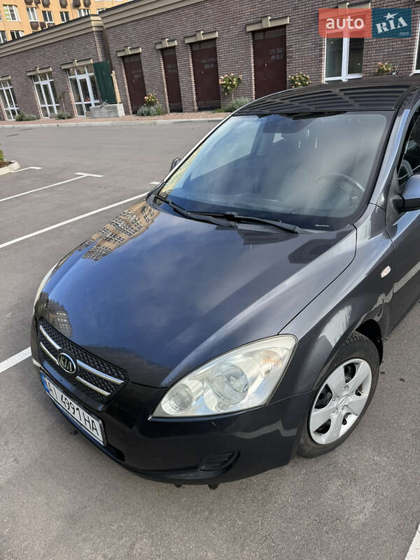 Хэтчбек Kia Ceed 2009 в Киеве