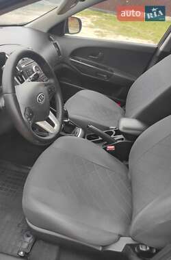 Хэтчбек Kia Ceed 2011 в 