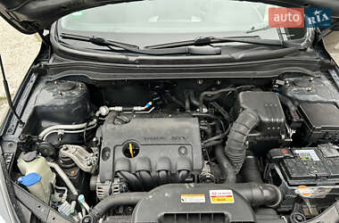 Хэтчбек Kia Ceed 2009 в 