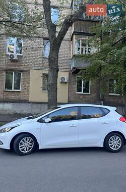 Хэтчбек Kia Ceed 2013 в 