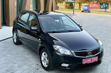 Хэтчбек Kia Ceed 2010 в Луцке