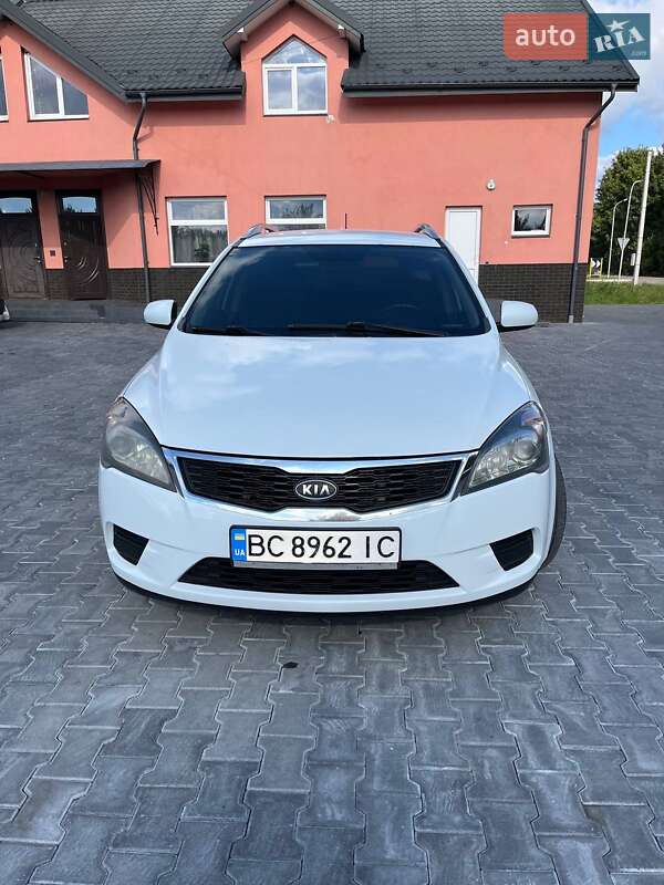 Хэтчбек Kia Ceed 2009 в Комарному