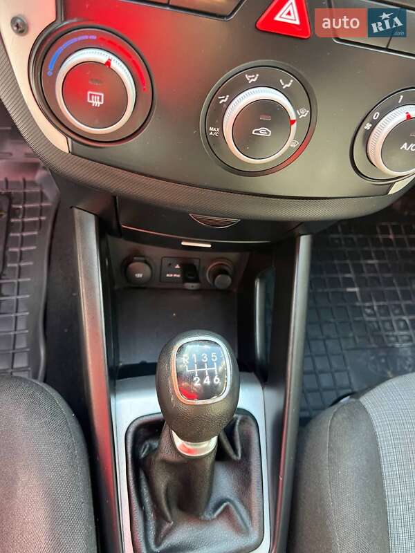 Хэтчбек Kia Ceed 2009 в Комарному