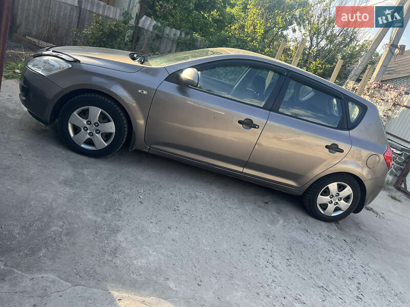 Хэтчбек Kia Ceed 2008 в Житомире фото Хэтчбек Kia Ceed 2008 в Житомире