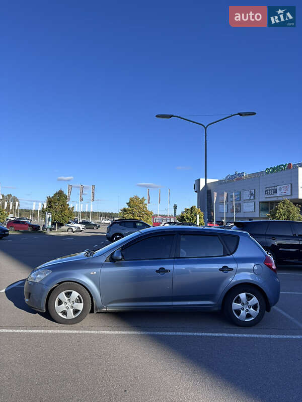 Хэтчбек Kia Ceed 2008 в Киеве