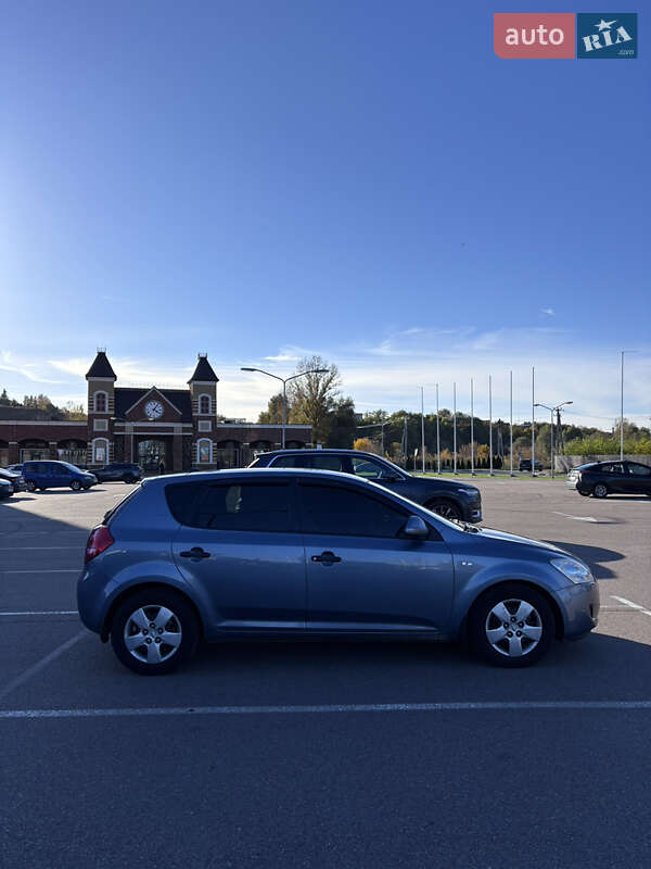 Хэтчбек Kia Ceed 2008 в Киеве