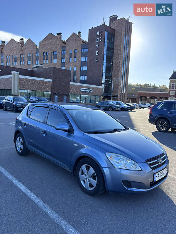Хэтчбек Kia Ceed 2008 в Киеве