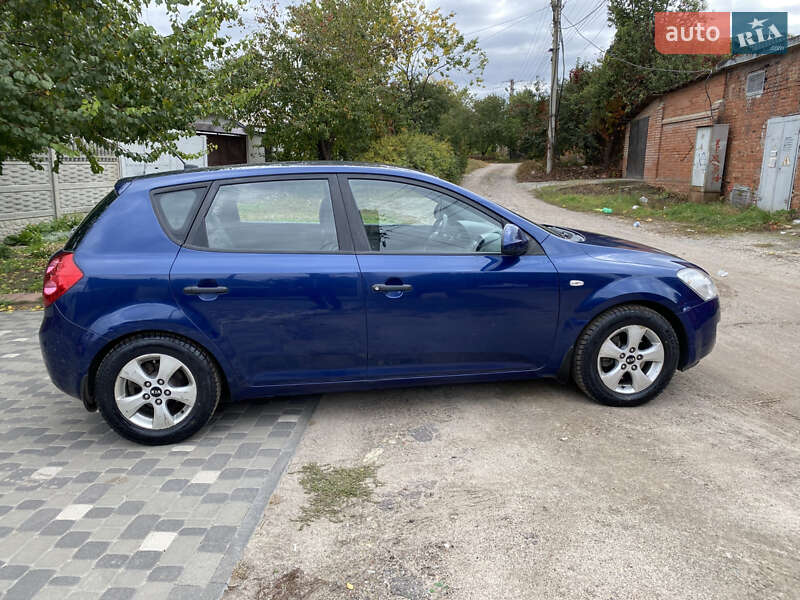 Хэтчбек Kia Ceed 2009 в Харькове