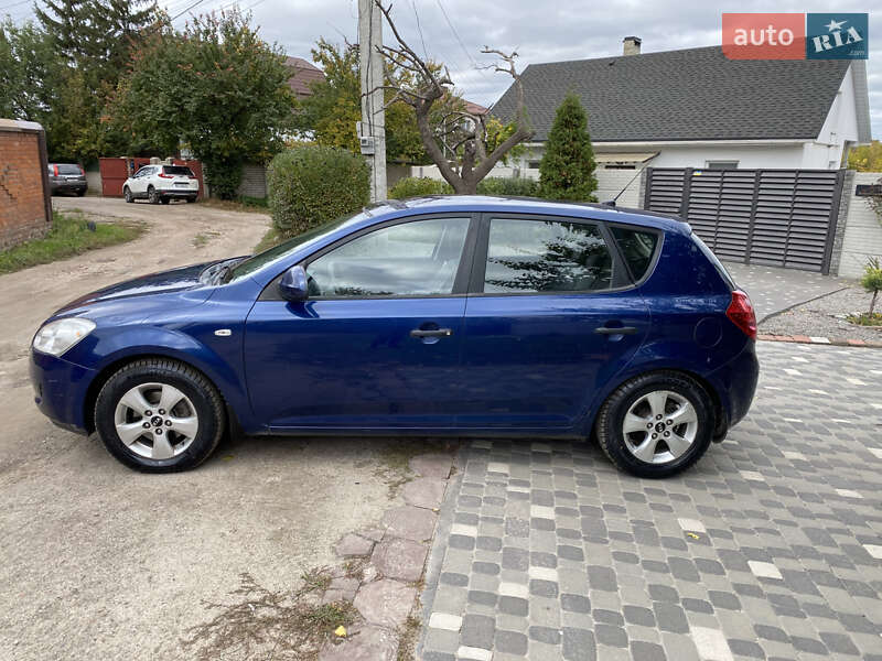 Хэтчбек Kia Ceed 2009 в Харькове