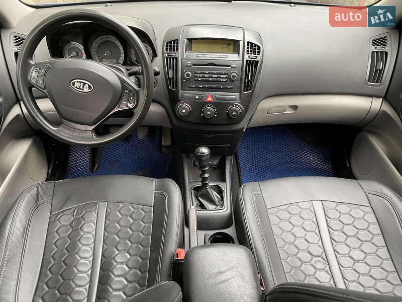 Хэтчбек Kia Ceed 2009 в Харькове