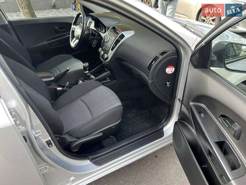 Универсал Kia Ceed 2010 в Красилове
