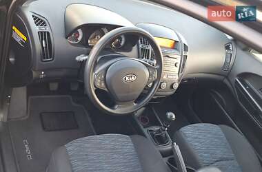 Хэтчбек Kia Ceed 2008 в 