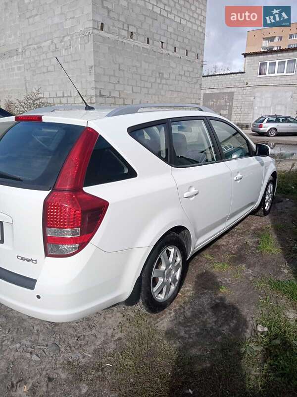 Універсал Kia Ceed 2010 в Ставищі