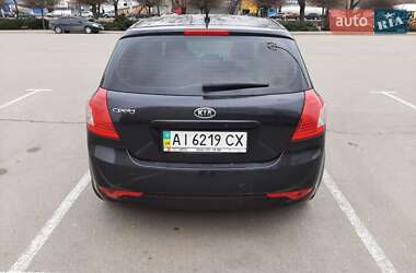 Хэтчбек Kia Ceed 2011 в 