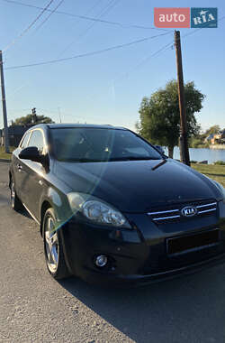 Хэтчбек Kia Ceed 2008 в Киеве