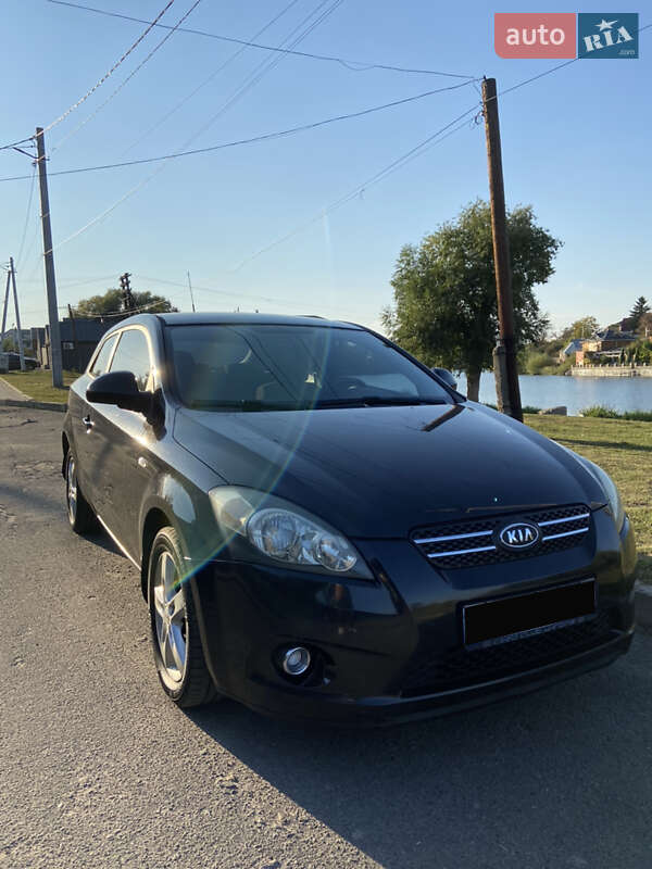 Хэтчбек Kia Ceed 2008 в Киеве