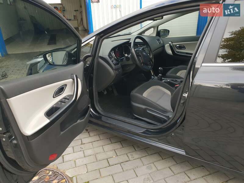 Хэтчбек Kia Ceed 2016 в Горишних Плавнях