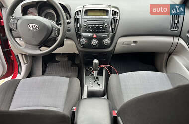 Хэтчбек Kia Ceed 2008 в 