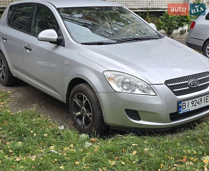 Хэтчбек Kia Ceed 2008 в Кременчуге
