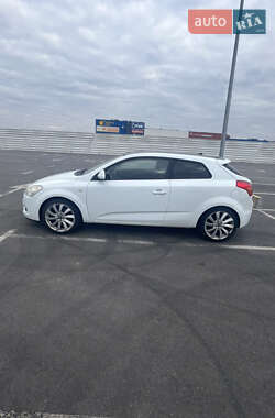 Хэтчбек Kia Ceed 2008 в 