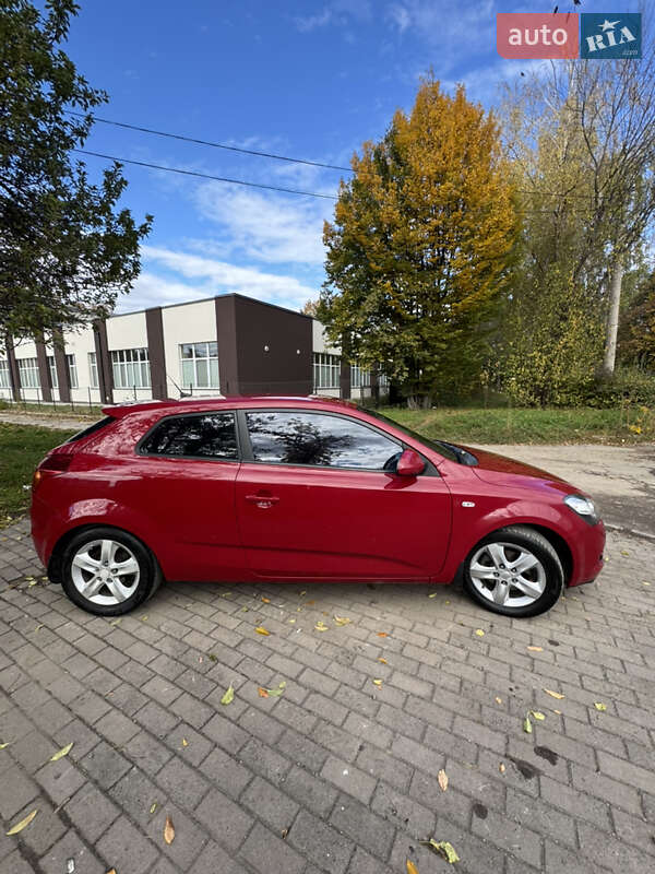 Хэтчбек Kia Ceed 2008 в Черновцах