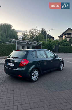 Хэтчбек Kia Ceed 2009 в 