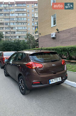 Хэтчбек Kia Ceed 2013 в 