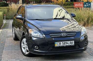 Хэтчбек Kia Ceed 2008 в 
