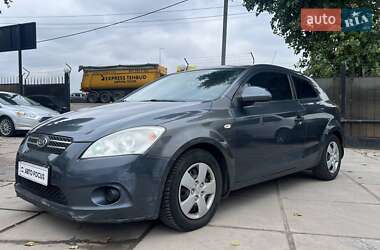 Хэтчбек Kia Ceed 2008 в 
