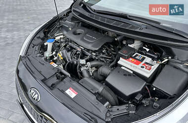 Хэтчбек Kia Ceed 2017 в 