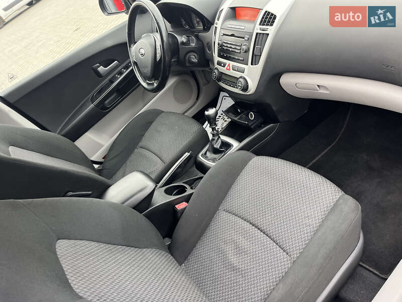 Універсал Kia Ceed 2008 в Нововолинську фото 14 Універсал Kia Ceed 2008 в Нововолинську