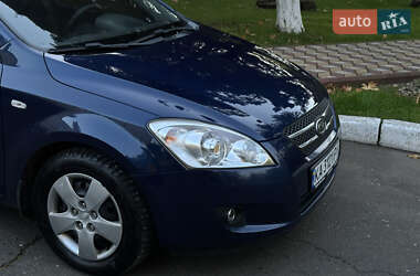 Хетчбек Kia Ceed 2008 в 