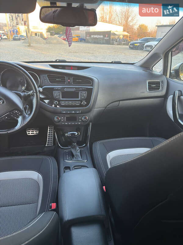 Хэтчбек Kia Ceed 2013 в Черновцах