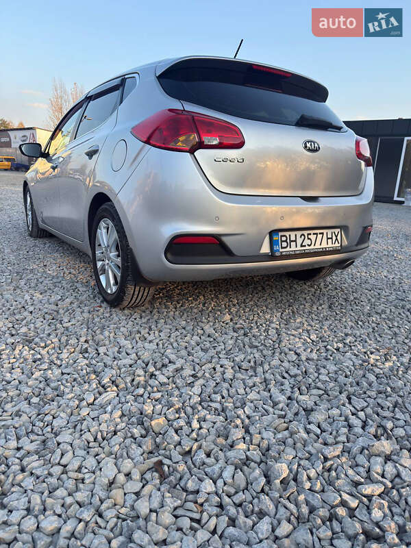 Хэтчбек Kia Ceed 2013 в Черновцах