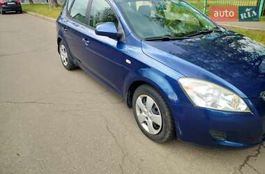 Хэтчбек Kia Ceed 2008 в 