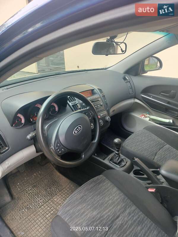 Хетчбек Kia Ceed 2008 в Києві фото 5 Хетчбек Kia Ceed 2008 в Києві