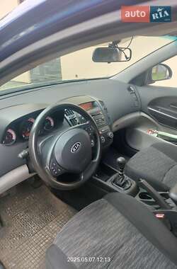 Хэтчбек Kia Ceed 2008 в 