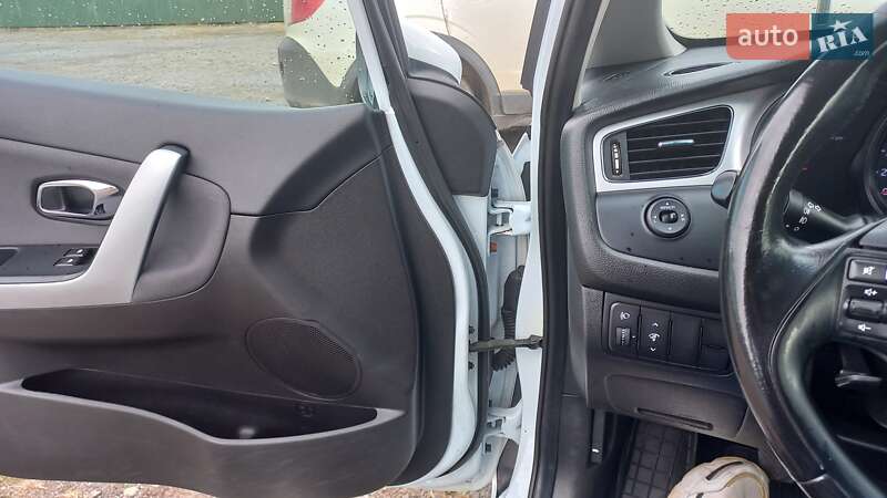 Универсал Kia Ceed 2015 в Сокале