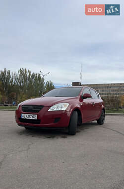 Хэтчбек Kia Ceed 2008 в Кривом Роге