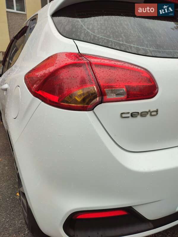 Хетчбек Kia Ceed 2012 в Києві фото 6 Хетчбек Kia Ceed 2012 в Києві