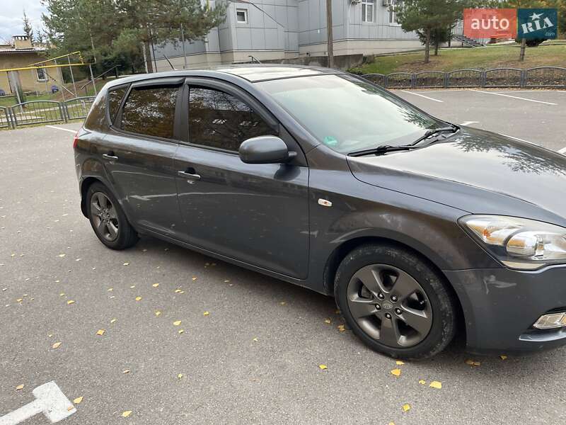 Хэтчбек Kia Ceed 2009 в Червоному Донце фото 4 Хэтчбек Kia Ceed 2009 в Червоному Донце