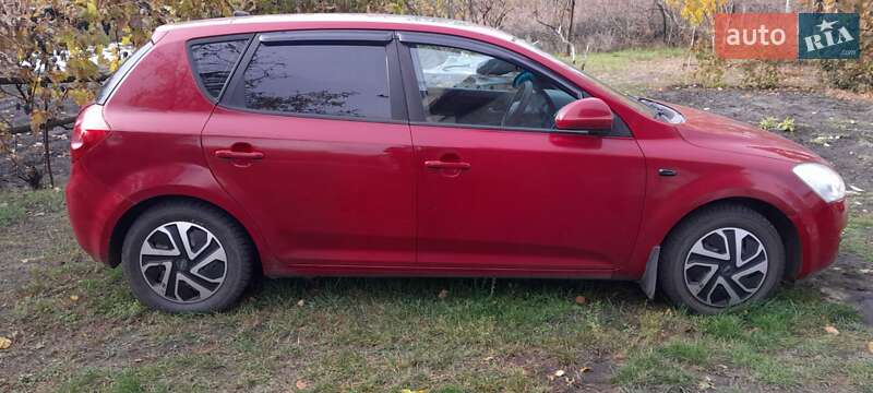 Хэтчбек Kia Ceed 2006 в Богуславе