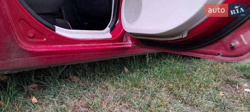 Хэтчбек Kia Ceed 2006 в Богуславе